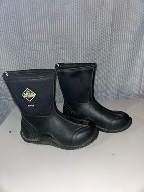 Kids' Black Rover Muck Boots, size 13